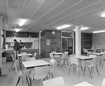 884122 Interieur van de nieuwe veegpost annex zoutberging van de Gemeentelijke Reinigingsdienst (Van Swindenstraat 225) ...